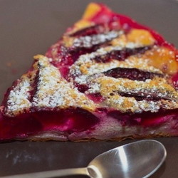 Изумительный сливовый пирог на скорую руку