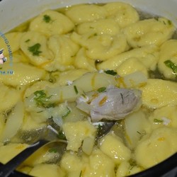 Суп с клецками на курином бульоне