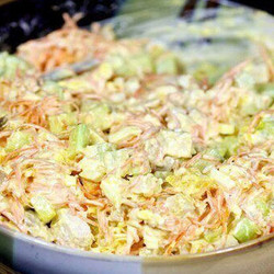 Морковный салат по-корейски с курицей и огурцами