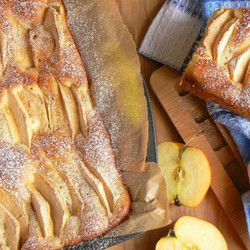 Яблочный пирог на молоке