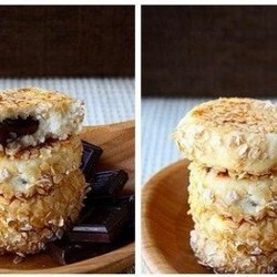 Сырники с шоколадной начинкой в панировке из овсяных хлопьев