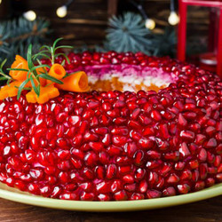 Салат "Гранатовый браслет"