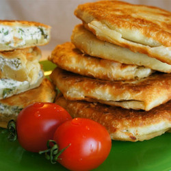 Плацинды с творогом и зеленью