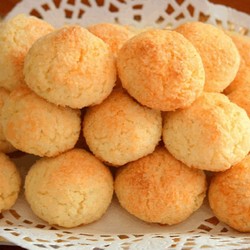 Кокосовые шарики с черносливом