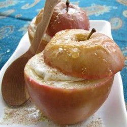 Печенные яблоки с мороженым