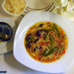 Быстрый фасолевый суп с вермишелью