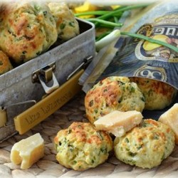 Луково-чесночное печенье с пармезаном