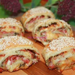 РУЛЕТИКИ С КОЛБАС., сыром И УКРОПОМ