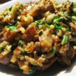 Жареные грибы с рисом и с зеленью