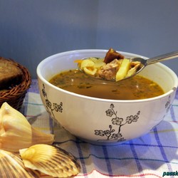 Суп с КОНС. тунцом, сушеными томатами  и ракушками (из серии „быстрые супы“)