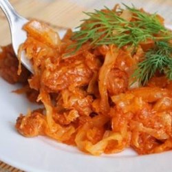 Как приготовить свинину, тушеную со свежей или квашеной капустой