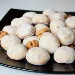 Печенье «Снежки» с орехами, медом и коньяком | Ленивая кухарка