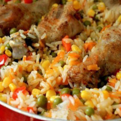 Отличный сытный ужин! Ароматная курица с рисом и овощами по-каталонски.