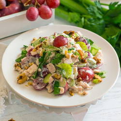 Салат из курицы с виноградом и сельдереем - пошаговый рецепт с фото на Готовим дома