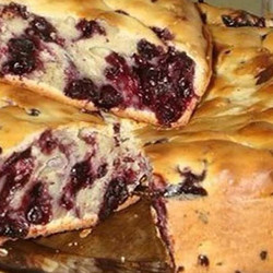 Пирог с чёрной смородиной. Очень просто и быстро!