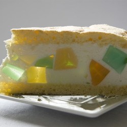 Торт с кусочками желе