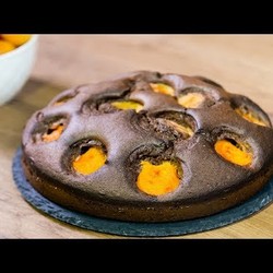 Шоколадный пирог с абрикосами