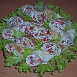 Яичные рулетики с начинкой. Закуска на праздничный стол