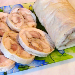 Куриный рулет в бутылке