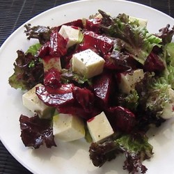 Салат из свеклы с брынзой