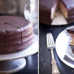 Двухслойный чизкейк в шоколадной глазури.