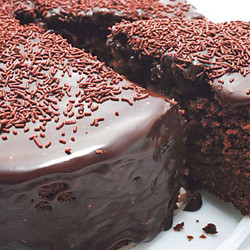 Необычный шоколадный десерт без яиц и молока: «Сумасшедший пирог»