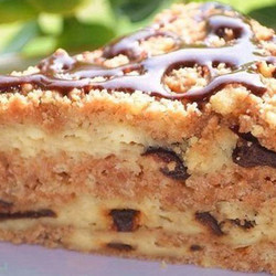 Пирог с творогом и черносливом