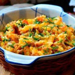 Готовим бигус из свежей капусты с мясом, колбасой или сосисками