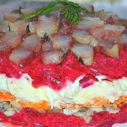 Очень вкусный салат с сельдью.