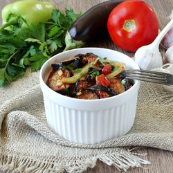 Б., туш. на сков. с томатами, чесноком и зеленью