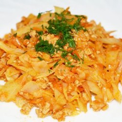 Вкусная тушеная капуста с фаршем.