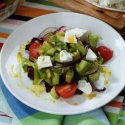 ПОМИДОРНЫЙ Салат с авокадо и сыром