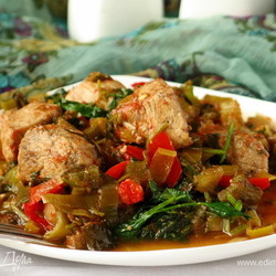 Азу с индейкой. Ингредиенты: индейка, лук-порей, сельдерей стебли