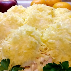 Салат снежные сугробы с курицей на Новый Год, праздничный стол