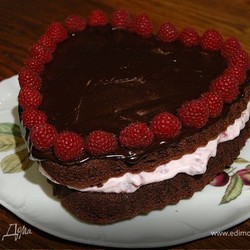 Шоколадное сердце с малиной