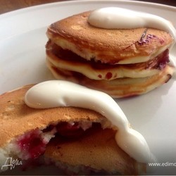 Оладьи с вишней