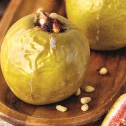 Печеные яблоки с сюзьмой и кедровыми орехами, пошаговый рецепт с фото