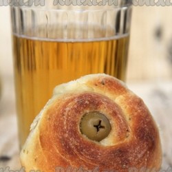 Несладкие булочки из дрожжевого теста - рецепт с фото