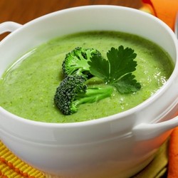 Суп-пюре из брокколи: 10 диетических рецептов |
