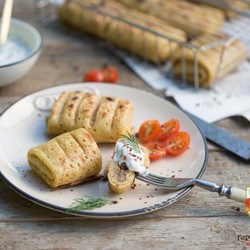 Блинчики с мясом на гриле со сметанным соусом