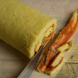 Банановый рулет с вареной сгущенкой