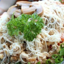 Салат из куриной грудки, сыра и шампиньонов МАРИНОВАННЫХ