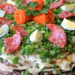 Печ. торт на сметане с нач. из помидоров