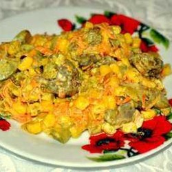 Салат с морковью и куриной печенью