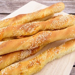 Жалею, что мало приготовил / Хлебные палочки с сыром и чесноком