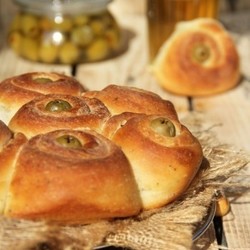 Несладкие булочки из дрожжевого теста - рецепт с фото