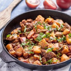 Жаркое из свинины с картофелем и томатным соусом, пошаговый рецепт с фото