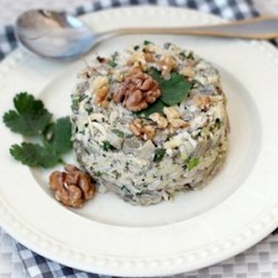 Салат с баклажанами, сыром и яйцами