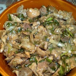Салат из куриных желудков с грибами