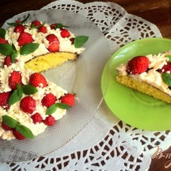 Торт с клубникой и шоколадом